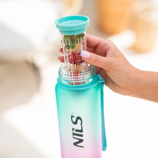 Agua refrescante gracias al infusor extraíble