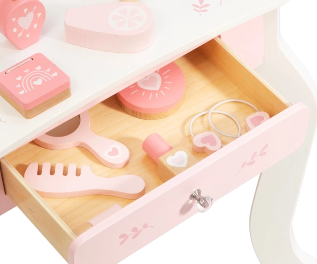 Práctico cajón y numerosos accesorios