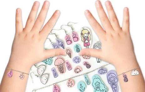 Kit creativo para fabricar alegres joyas de plástico con lámina termoencogible
