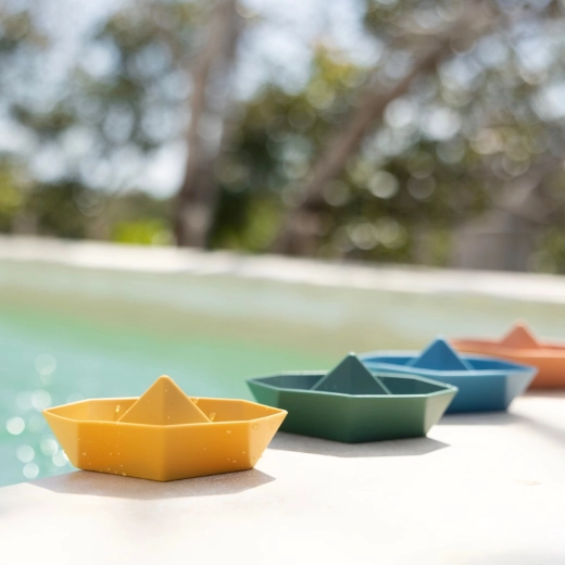 Diversión en la bañera, la piscina y de viaje