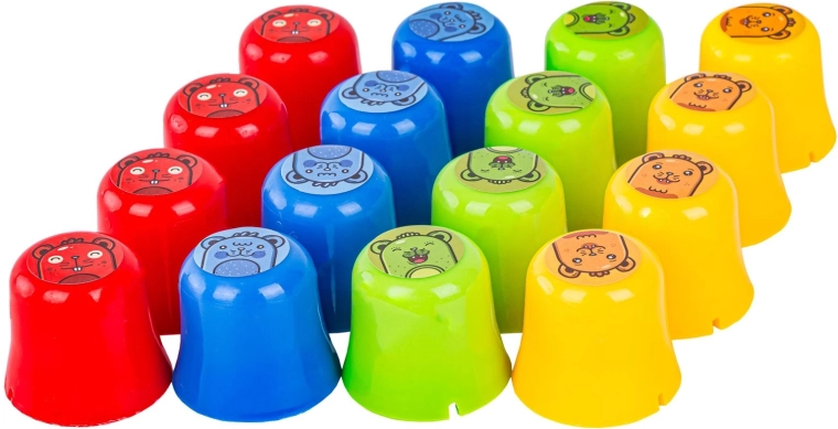 Vasos de colores con motivos que gustan a los niños