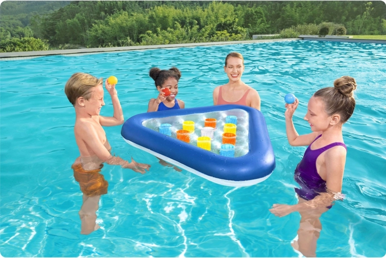 Diversión directamente en la piscina