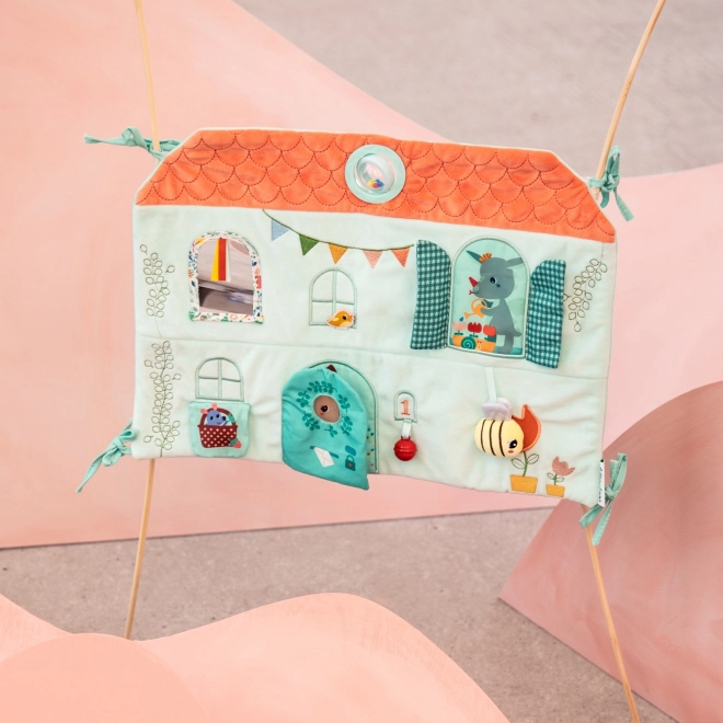 Panel textil para la cuna - casita de la cervatilla Stella y el dragón Joe