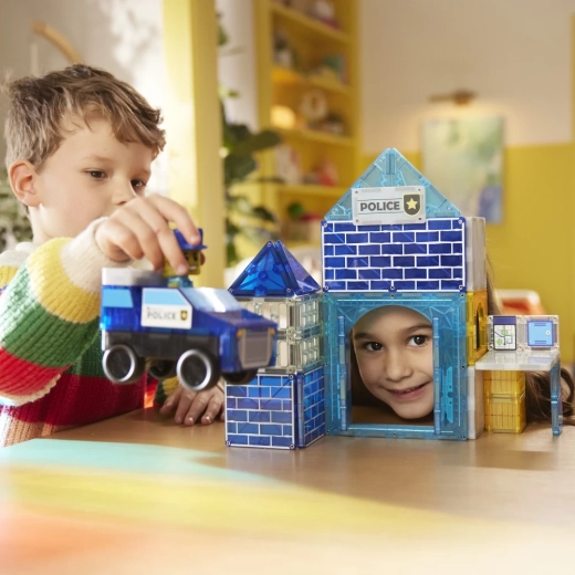 Compatible con todos los sets MAGNA-TILES y fabricado con materiales seguros
