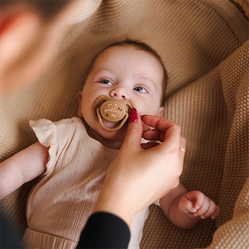 Silicona suave delicada con los dientes