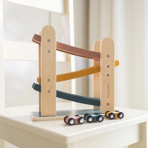 Estructura de madera resistente para la habitación infantil