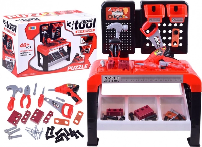 Mesa de trabajo infantil con herramientas