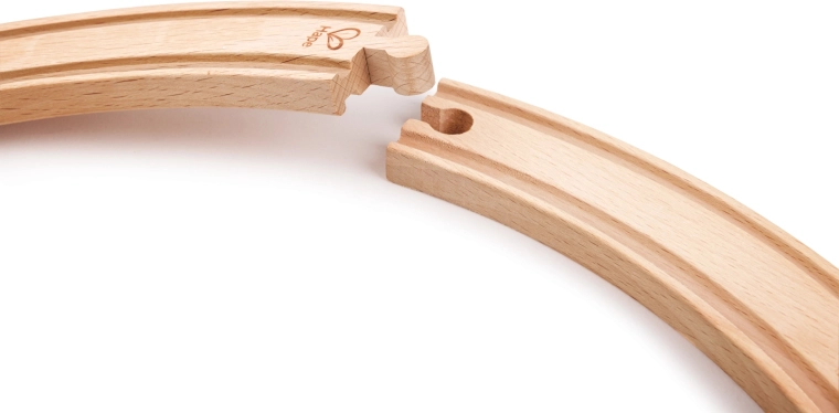 Vía curva larga de madera