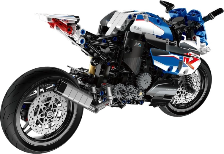 Moto deportiva detallada con aspecto mecánico
