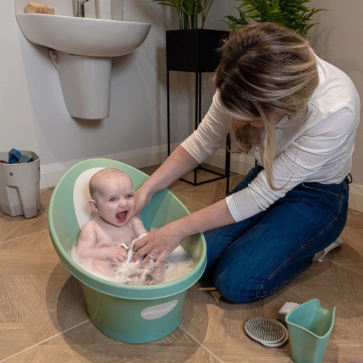Forma ergonómica y estabilidad durante el baño