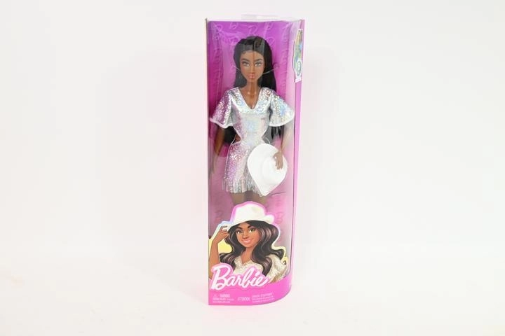 Muñeca Barbie Fashionistas vaquera con vestido brillante