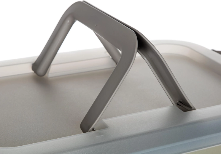 Transporte cómodo gracias al asa plegable