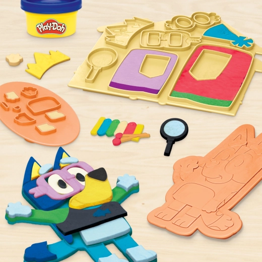 Creación de disfraces y accesorios como en la serie
