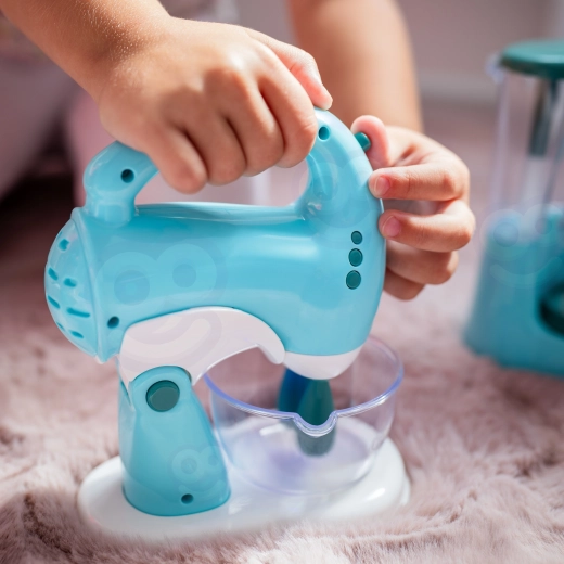 Batidora realista con bol para pequeños reposteros