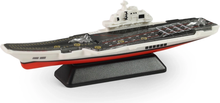 Modelo de portaaviones militar