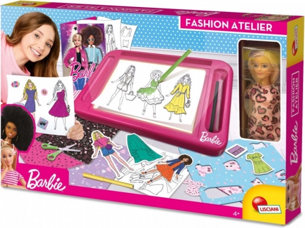 Atelier de moda con muñeca Barbie