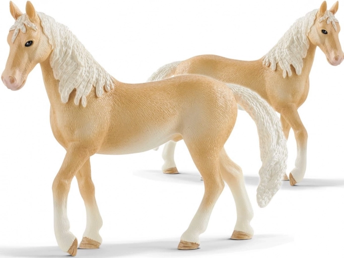 Figura Schleich de un semental Akhal-Teke de la serie Horse Club