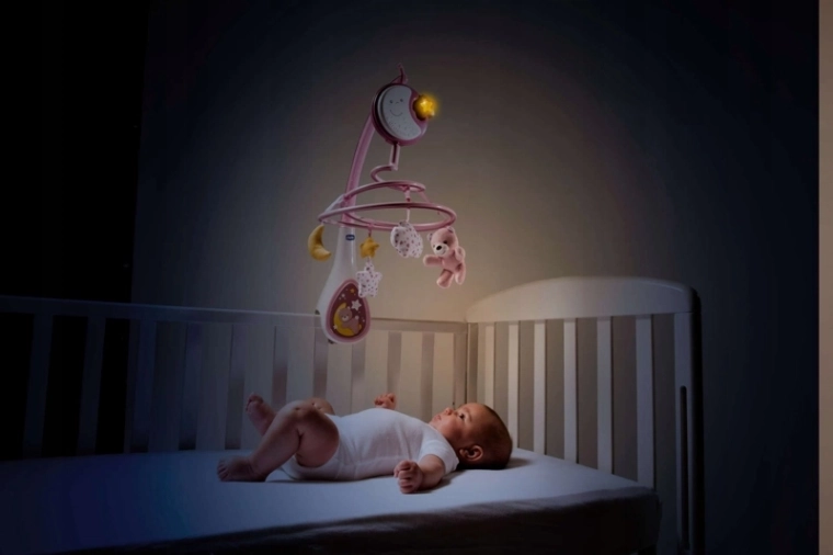 Luz suave y juguetes colgantes blanditos