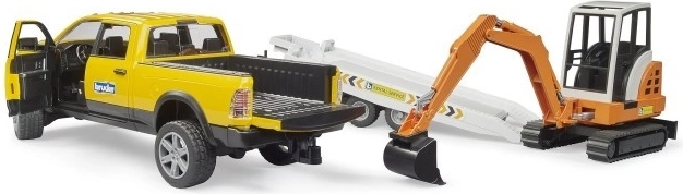 Pick-up RAM todoterreno con puertas abatibles