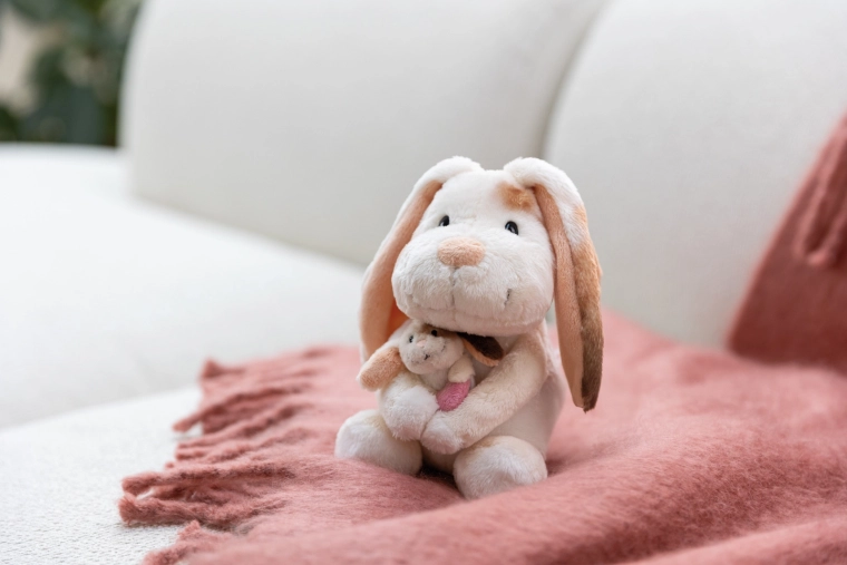 Peluche suave y orejas largas para abrazar