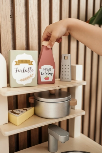 Bonito acabado de madera para cocina infantil