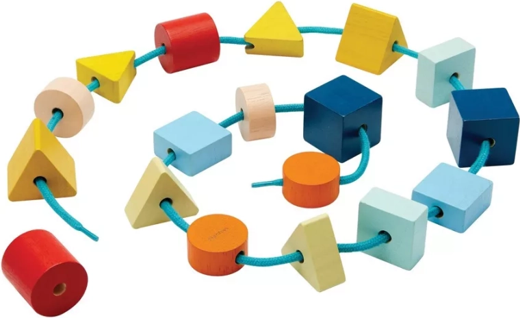 Cuentas para ensartar PlanToys – formas geométricas