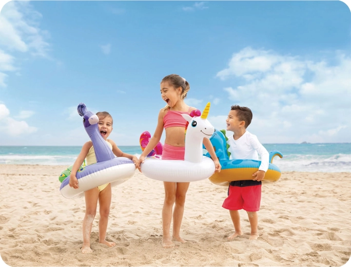 Diversión en la piscina y en el mar