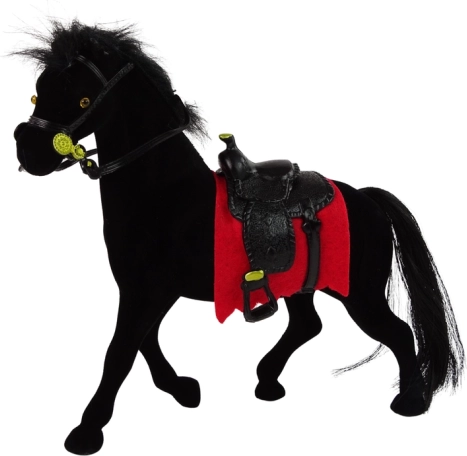 Figura aterciopelada de caballo negro con mantilla roja y silla de montar