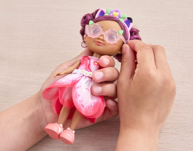 Muñeca articulada para juegos creativos
