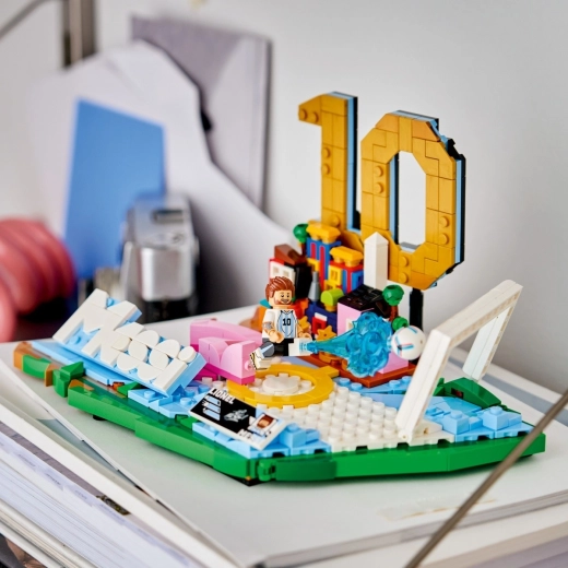 Minifigura de Lionel Messi y placa de colección
