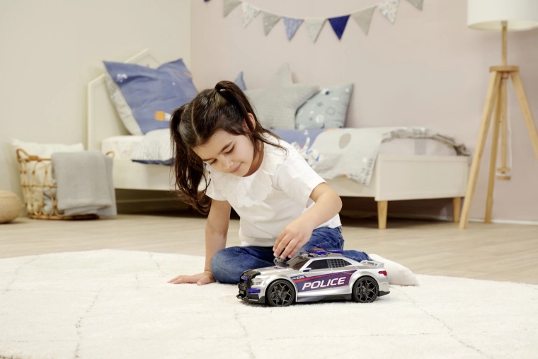 Diversión para pequeños policías