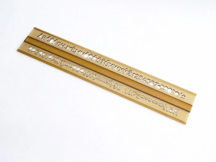 KOH-I-NOOR plantilla de letras de 5 mm para microportaminas
