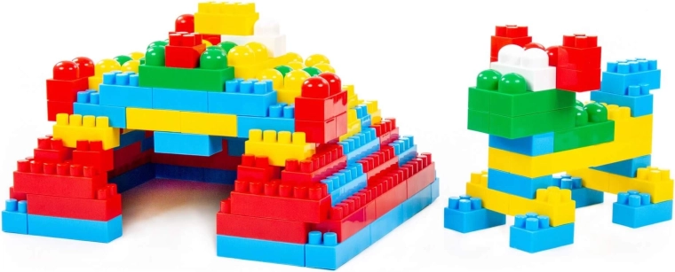 Piezas coloridas para jugar de forma creativa