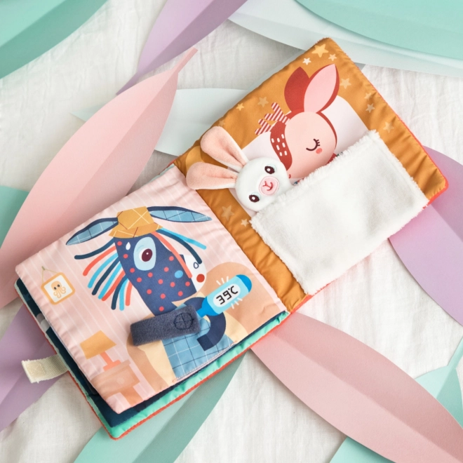 Libro textil de actividades LILLIPUTIENS – cervatilla Stella y su trapito de apego