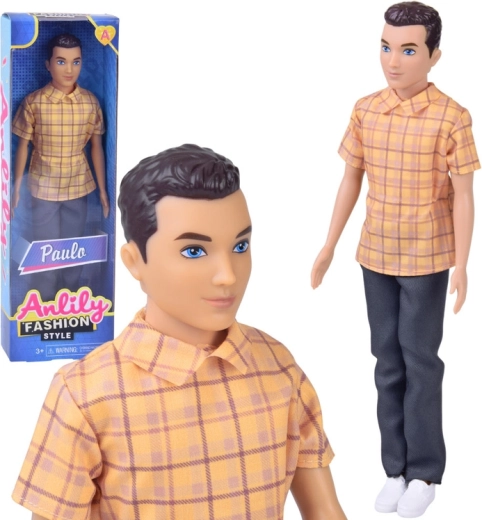 Muñeco Anlily chico moreno Paulo con camisa de cuadros y pantalones oscuros