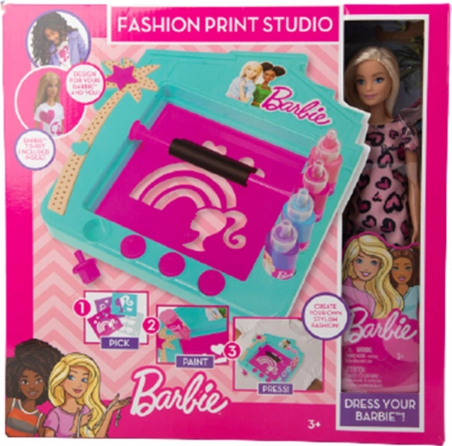 Estudio de moda Barbie con muñeca