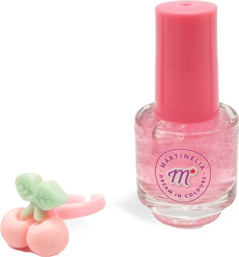 Esmalte y anillo elegante en un solo set