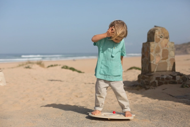 Tabla de equilibrio para niños con pelotas