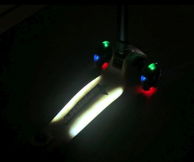 Ruedas LED y plataforma iluminada para una mejor visibilidad