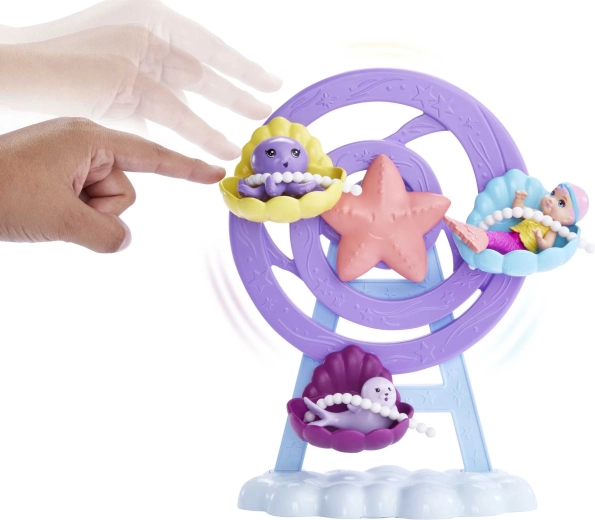 Carrusel giratorio con asientos en forma de concha