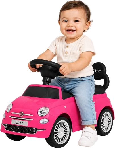 Espacio de almacenamiento bajo el asiento y diseño con licencia Fiat 500