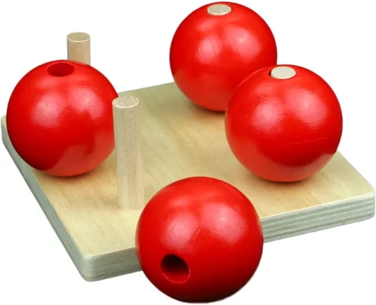Colocarlas en las clavijas entrena la coordinación