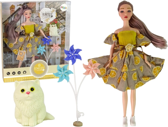 Muñeca de tela Emily con abanicos y gatito