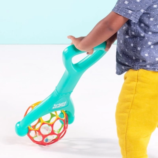 Diversión sensorial con bolita sonajero