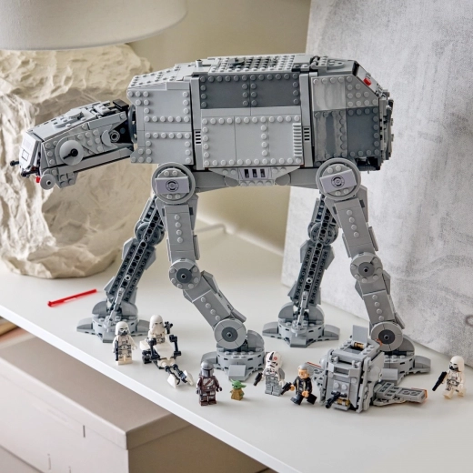 INT-4 y speeder ocultos en el interior