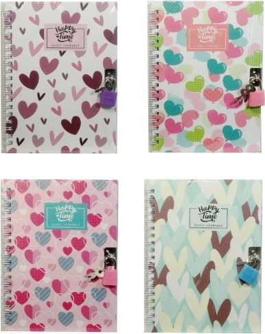 Diario con candado y corazones