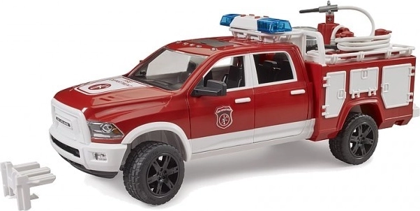 Camión de bomberos Bruder RAM 2500 con baliza luminosa y sonora