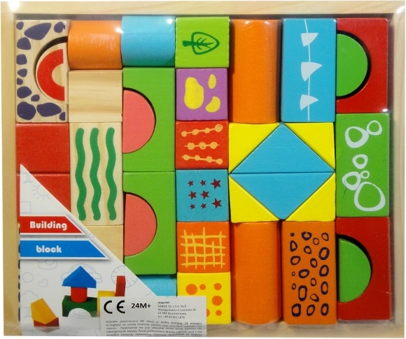 Bloques de madera de colores en caja