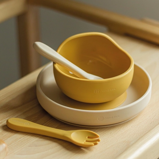 Forma ergonómica que facilita a los niños recoger la comida