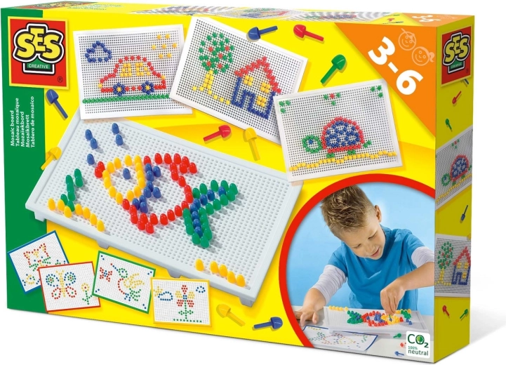 Muchas clavijas de colores para patrones llamativos